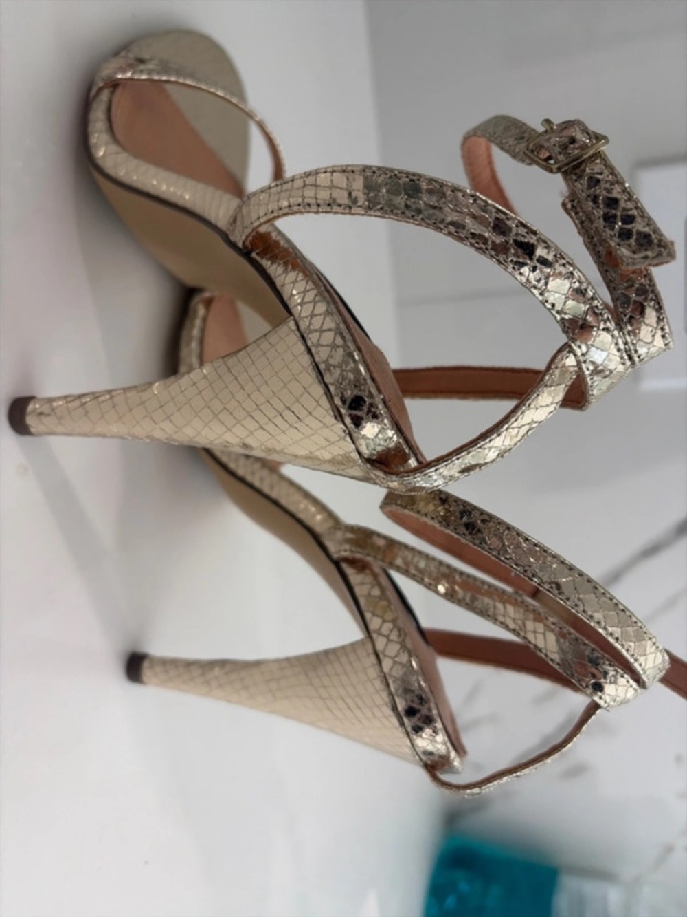 Gold heels - Picture 8 of 11